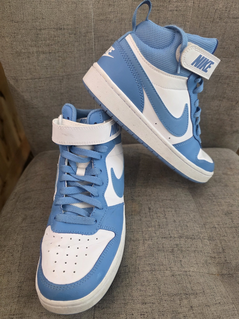 Nike Court Borough Mid 2 youth sneakers in a white and blue beyond Colorway Sz 5